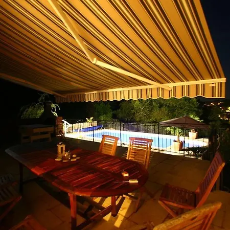 Semesterbostad Sarlat, 600 M A Pied Du Centre Historique, Maison La Salamandre *